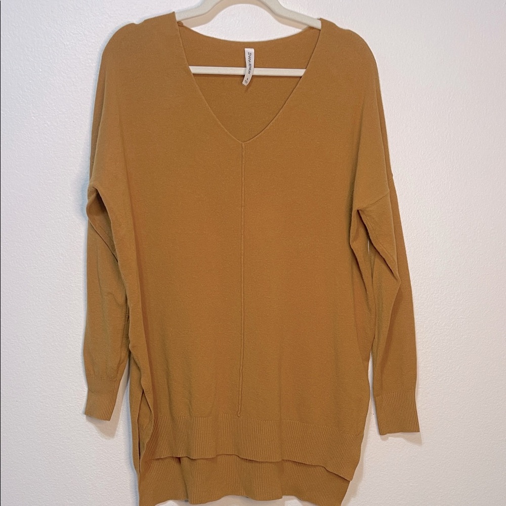 Zenana Premium Oversized V-Neck Sweater in Mustard Size Small PTP 24”-28” EUC
